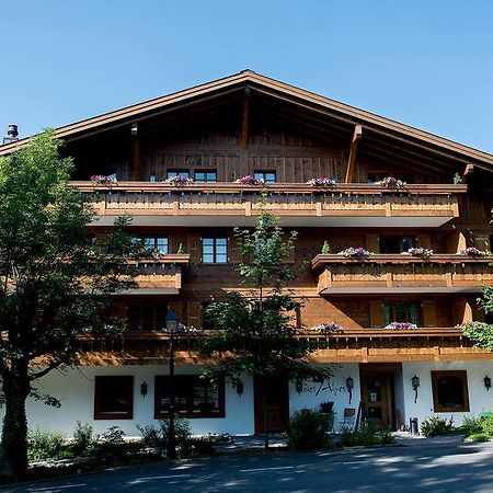 Hotel Des Alpes Superieur Gstaad Bagian luar foto