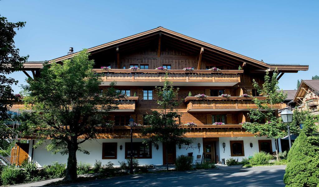 Hotel Des Alpes Superieur Gstaad Bagian luar foto