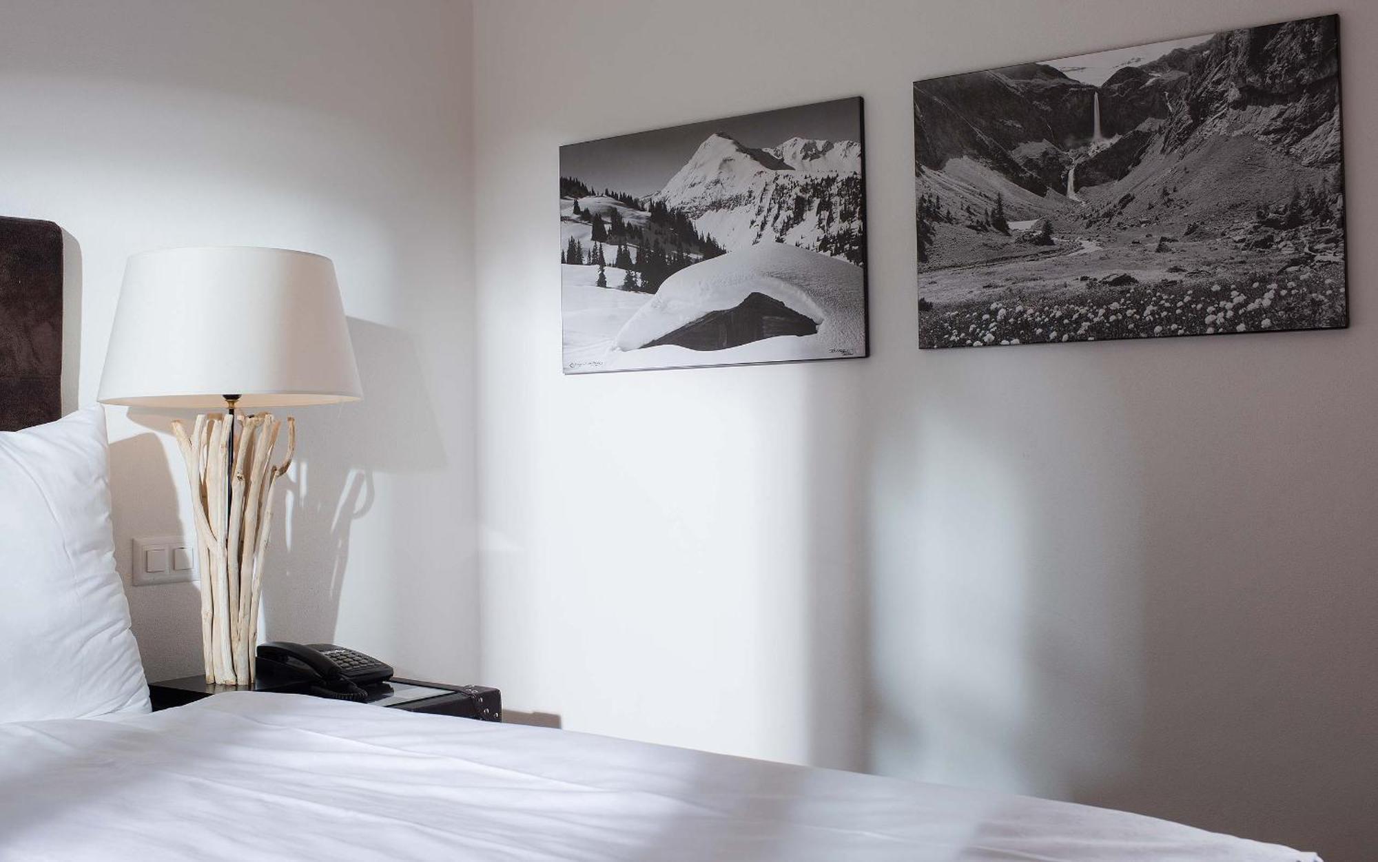 Hotel Des Alpes Superieur Gstaad Bagian luar foto