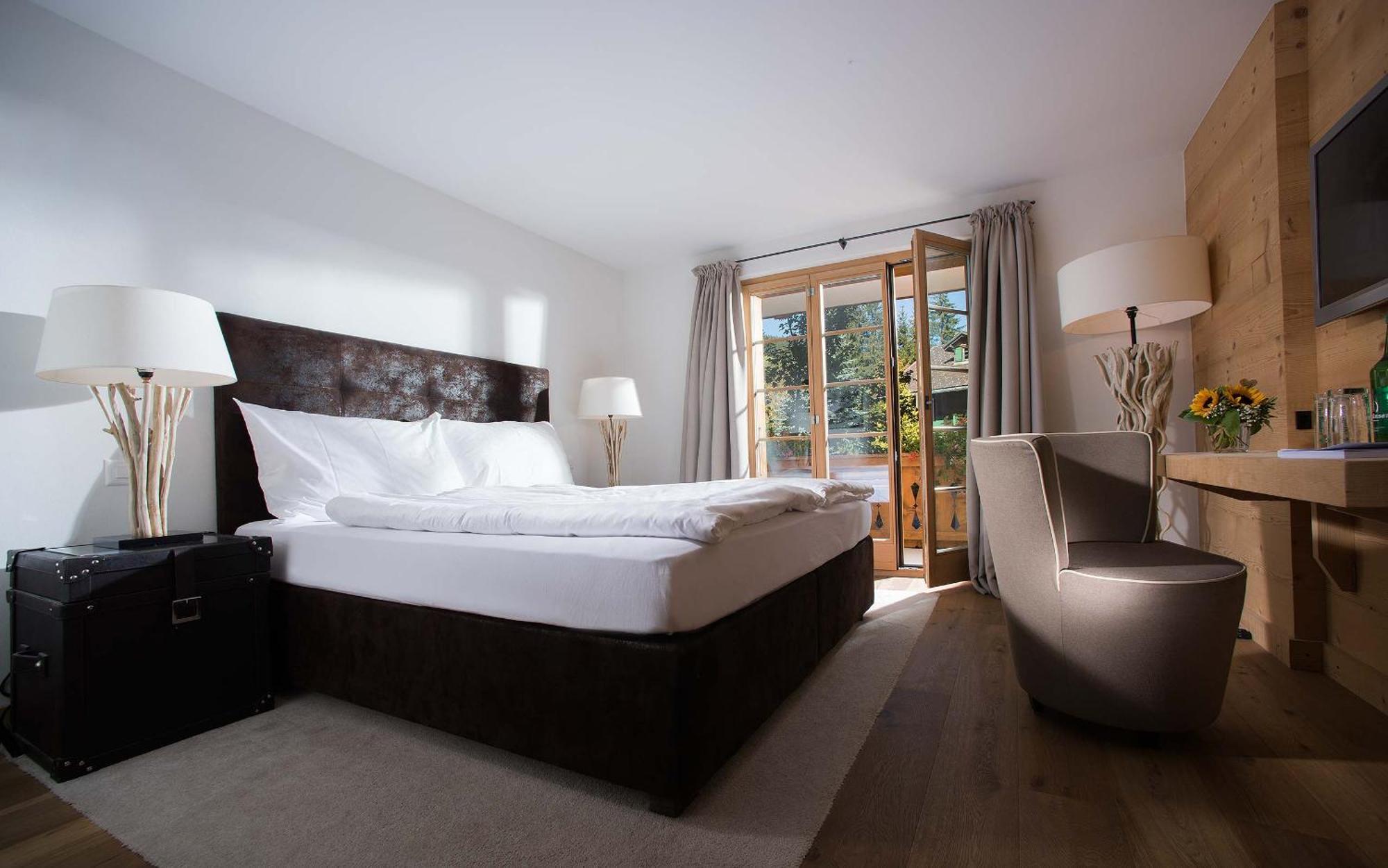 Hotel Des Alpes Superieur Gstaad Bagian luar foto