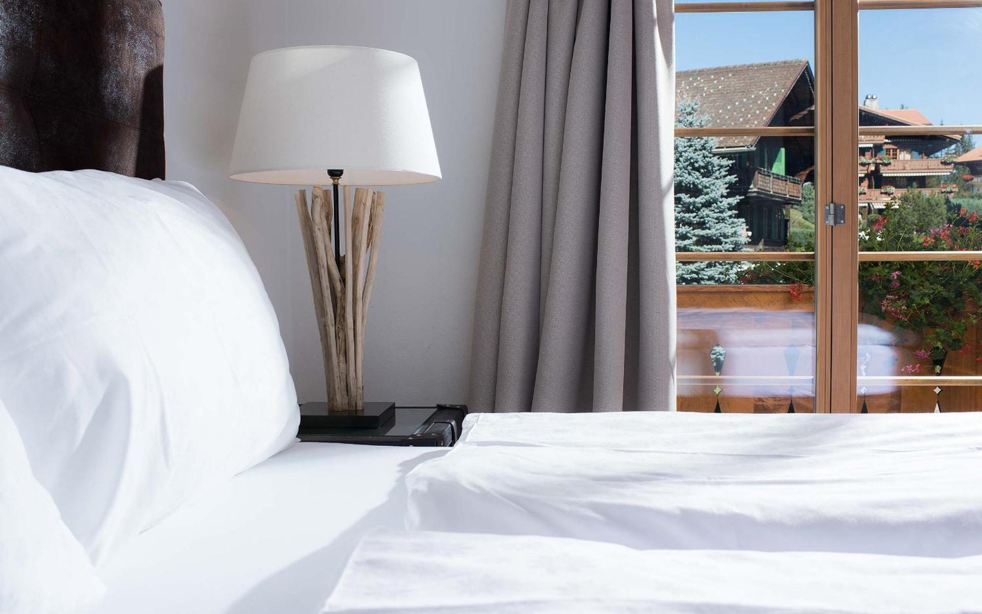 Hotel Des Alpes Superieur Gstaad Bagian luar foto