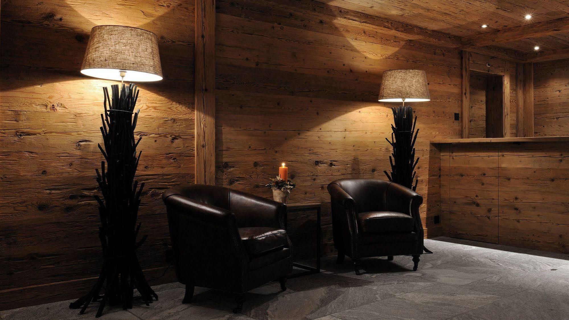 Hotel Des Alpes Superieur Gstaad Bagian luar foto