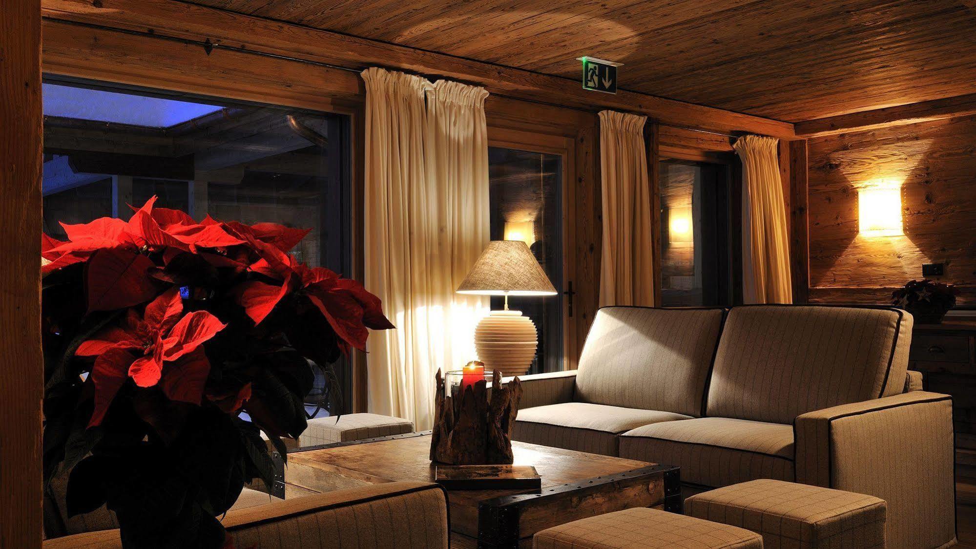 Hotel Des Alpes Superieur Gstaad Bagian luar foto