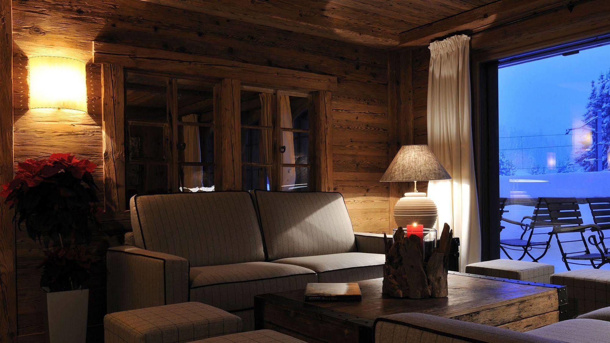 Hotel Des Alpes Superieur Gstaad Bagian luar foto