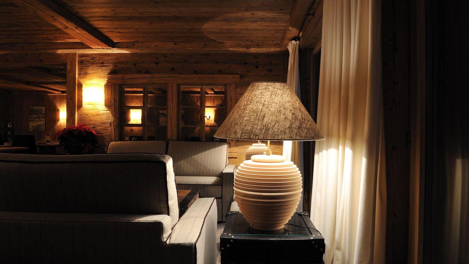 Hotel Des Alpes Superieur Gstaad Bagian luar foto